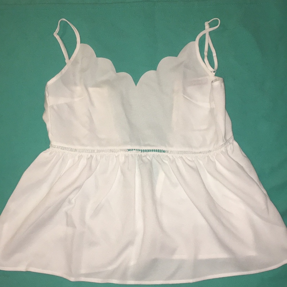 White scalloped crop tee